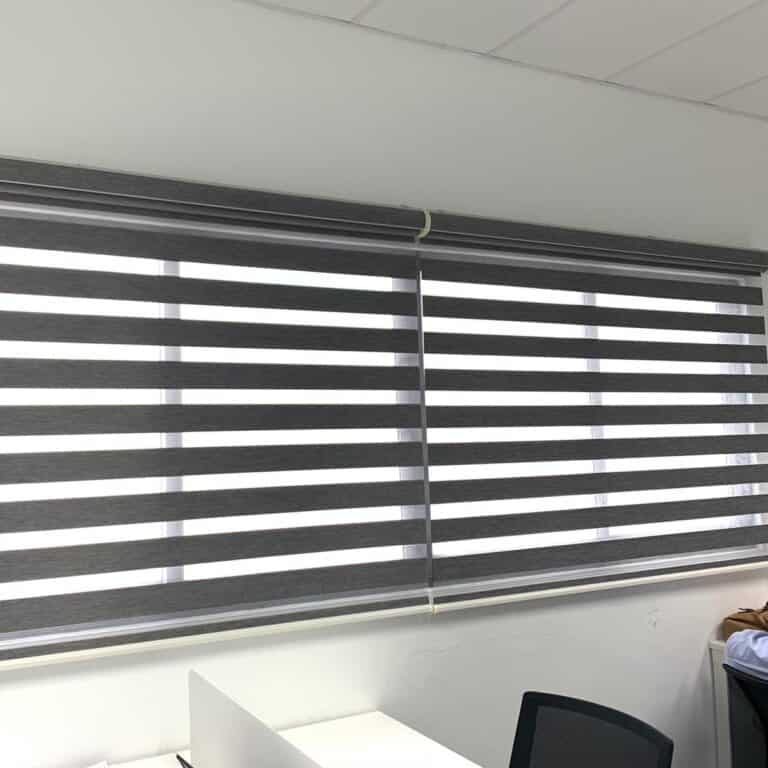 Office combi / zebra blind for an office, for flexible light and privacy